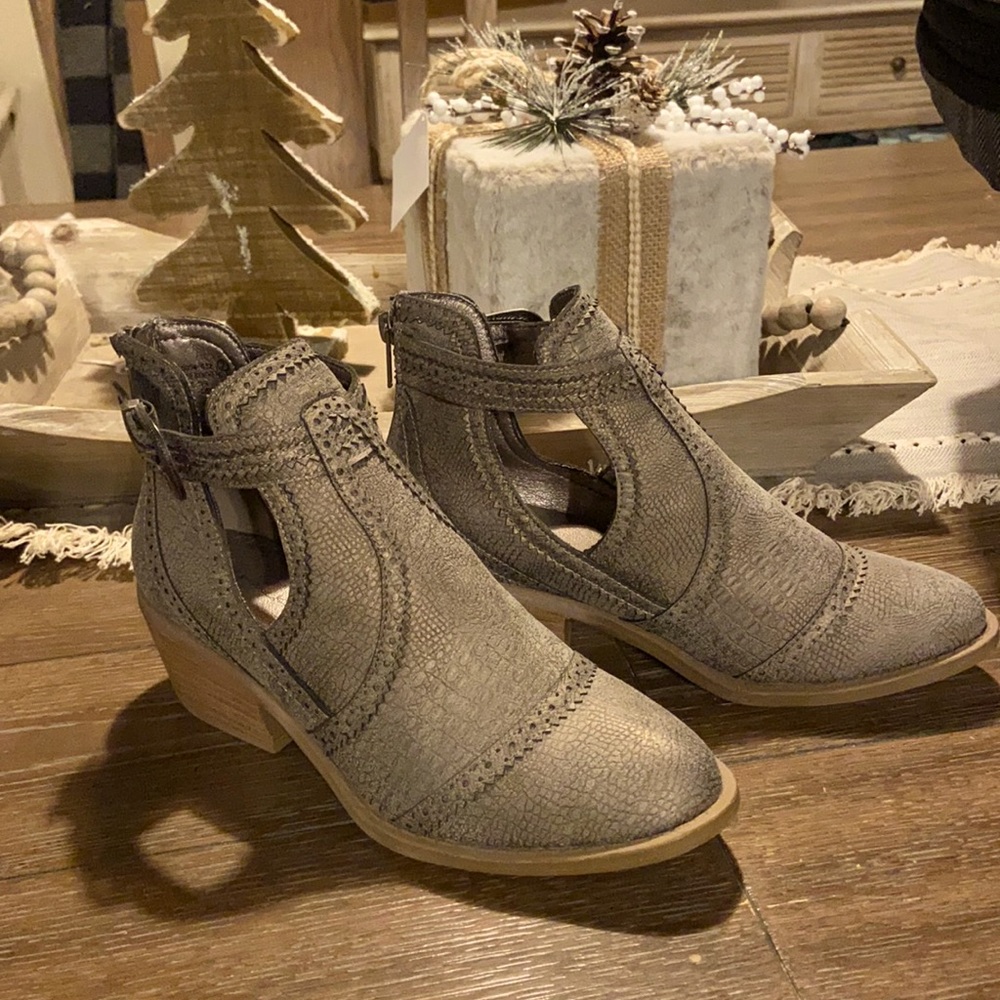 Women’s BKE faux leather booties . Never worn but to try on . Size 7